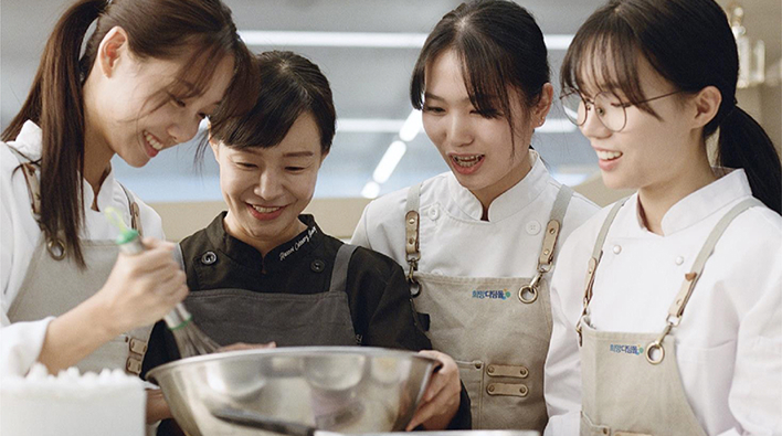 삼성 희망디딤돌 직무 교육에 참여 중인 청년들과 강사의 모습