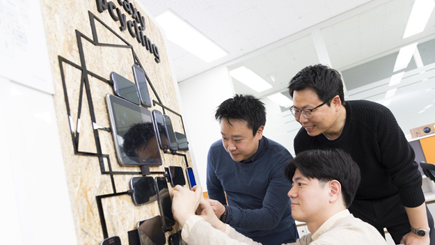 Image of using an old mobile phone as a new IoT device